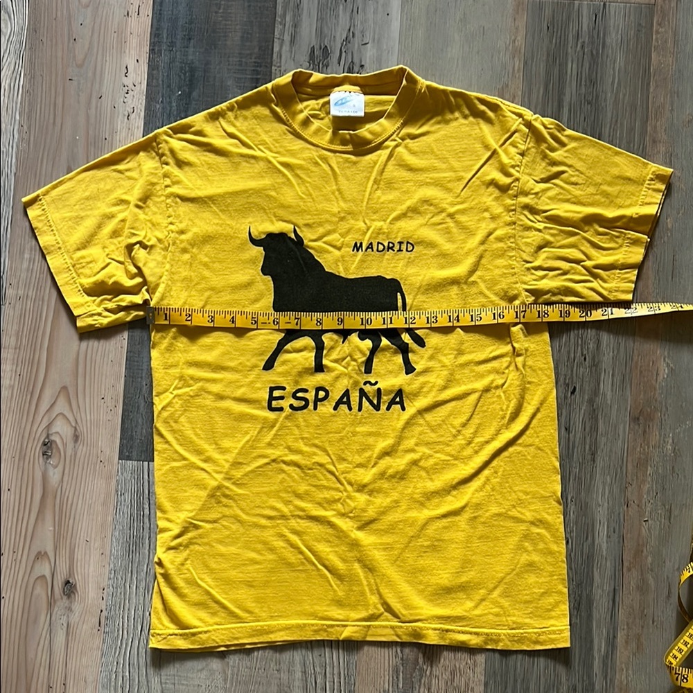Madrid España Yellow Graphic T-Shirt Size: Small (Unisex) - Picture 8 of 14